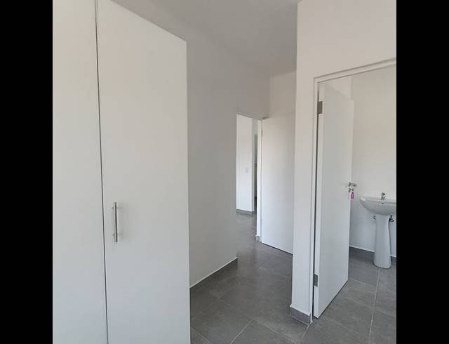 2 BEDROOM APARTMENT FOR SALE IN SHEFFIELD BEACH
